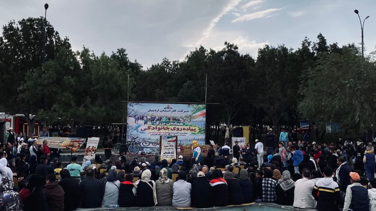 همایش پیاده‌روی خانوادگی با محوریت مصرف بهینه گاز و گرامیداشت ۱۶۸ شهید میناب در شورابیل برگزار شد
