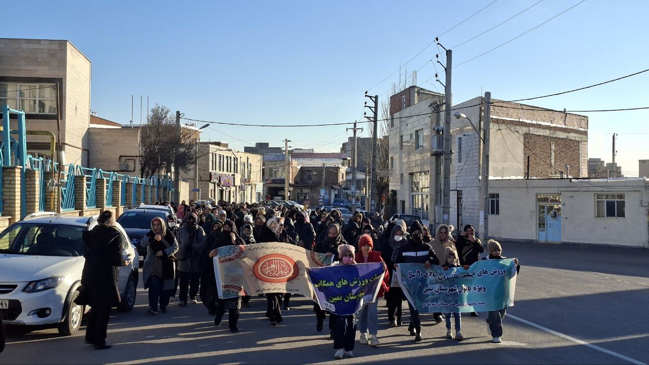 همایش پیاده‌روی بانوان با مشارکت گسترده شهروندان در نمین برگزار شد 