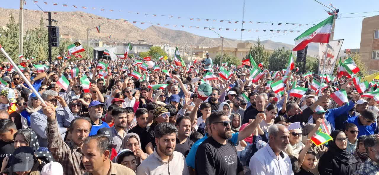 صدرا در قاب ۲۲ هزار نفری ورزش و نشاط/ قرعه‌کشی ۱۰۰ دوچرخه در همایش بزرگ پیاده‌روی خانوادگی
