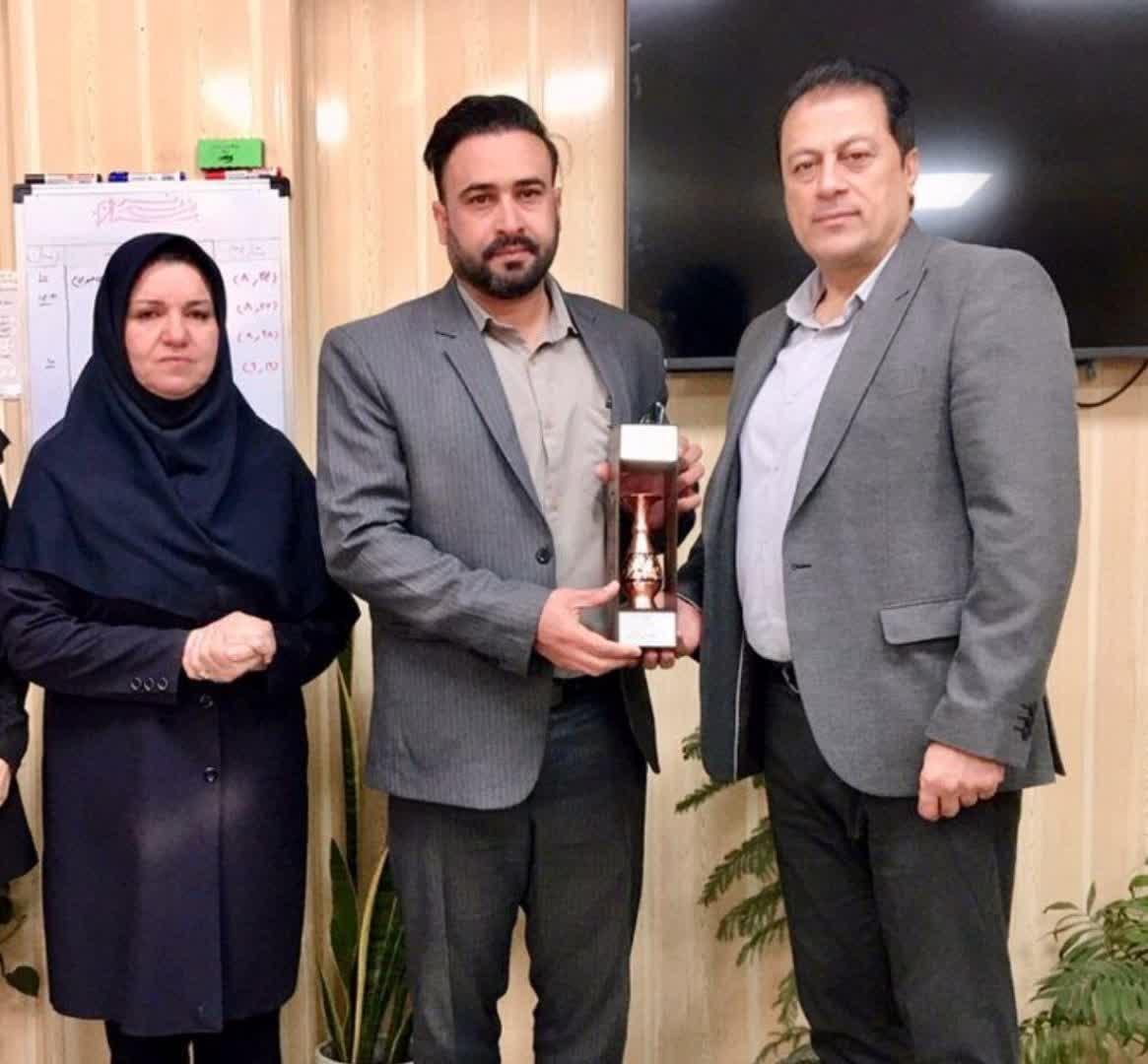 تقدیر از مدیر روابط‌عمومی هیئت ورزش‌های همگانی فارس به مناسبت هفته تربیت بدنی