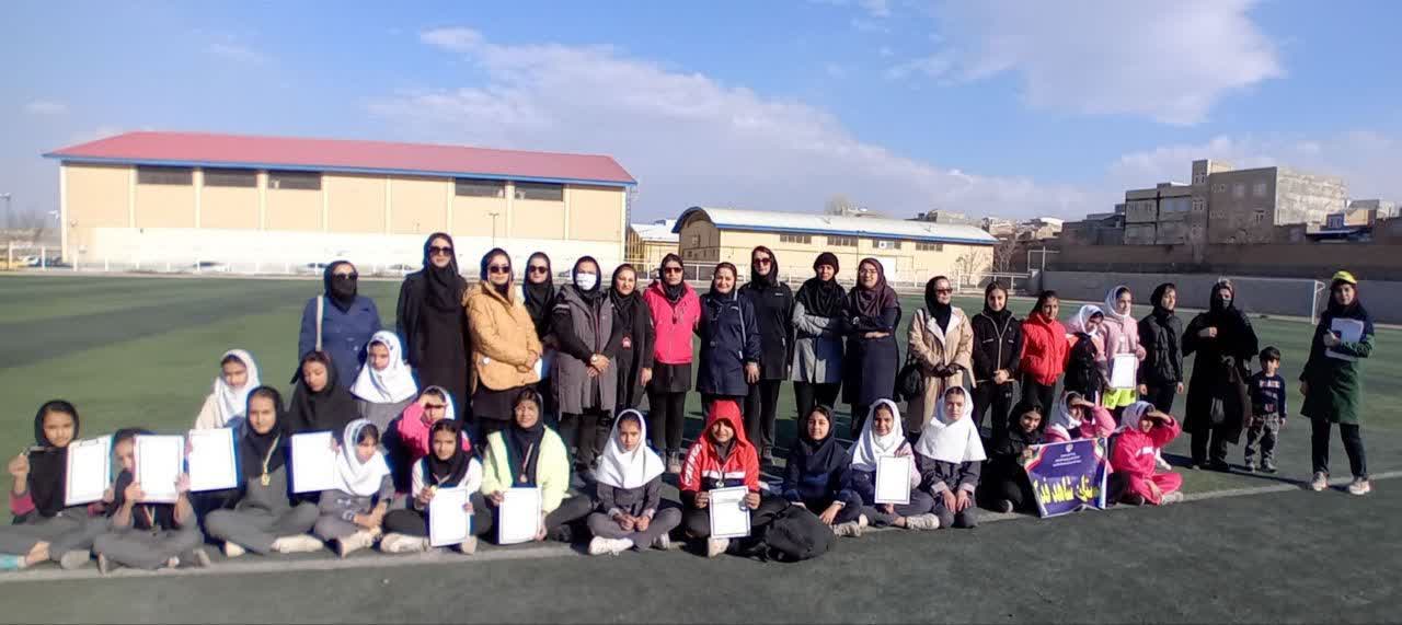 مسابقات دوومیدانی دانش‌آموزان دختر در مشگین‌شهر برگزار شد