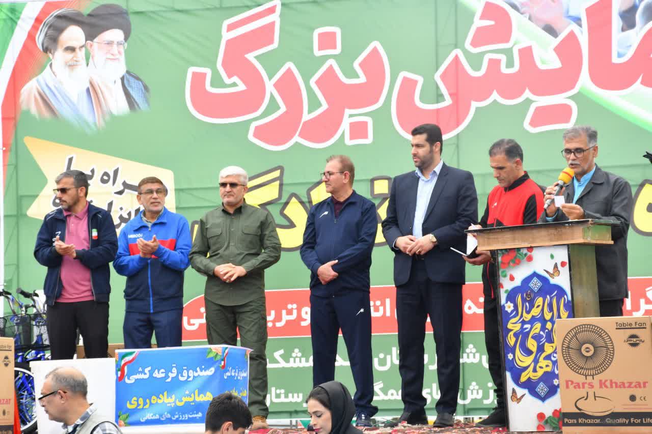همایش بزرگ پیاده روی خانوادگی در اندیمشک برگزار شد