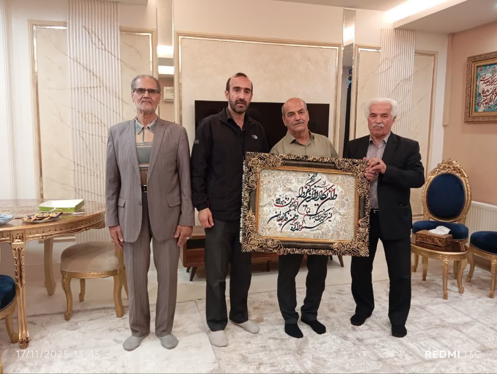 تجلیل از مربی پیشکسوت فعال ورزش همگانی قم