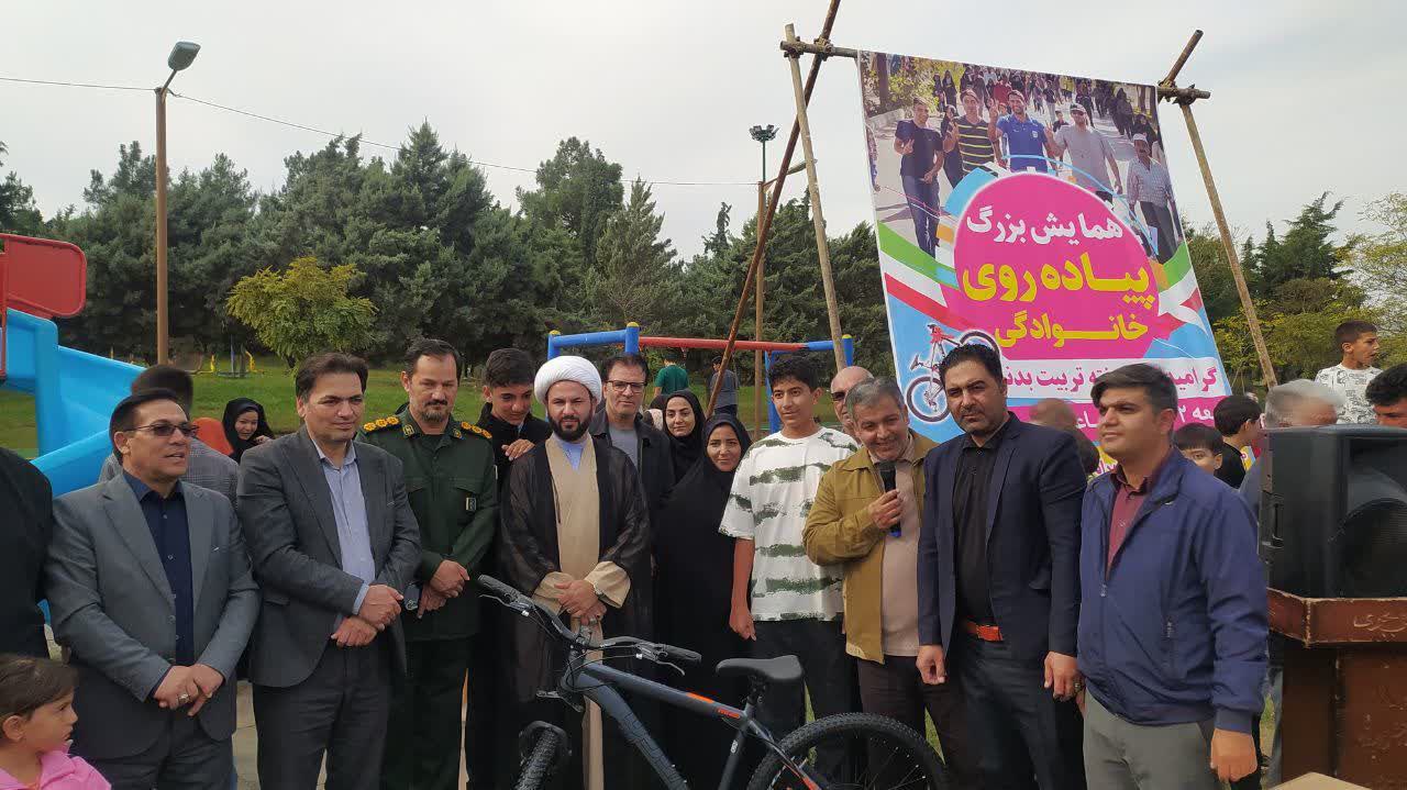 همایش بزرگ پیاده‌روی خانوادگی در شهر جعفرآباد بمناسبت هفته تربیت بدنی و ورزش برگزار شد