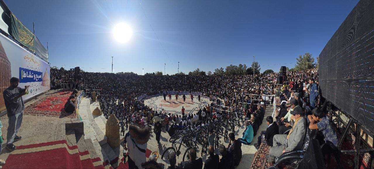 مشارکت بیش از ۲۳ هزار نفری اهالی شهرستان بردسکن در همایش بزرگ پیادهروی خانوادگی پخش زنده از شبکه ۳ سیما