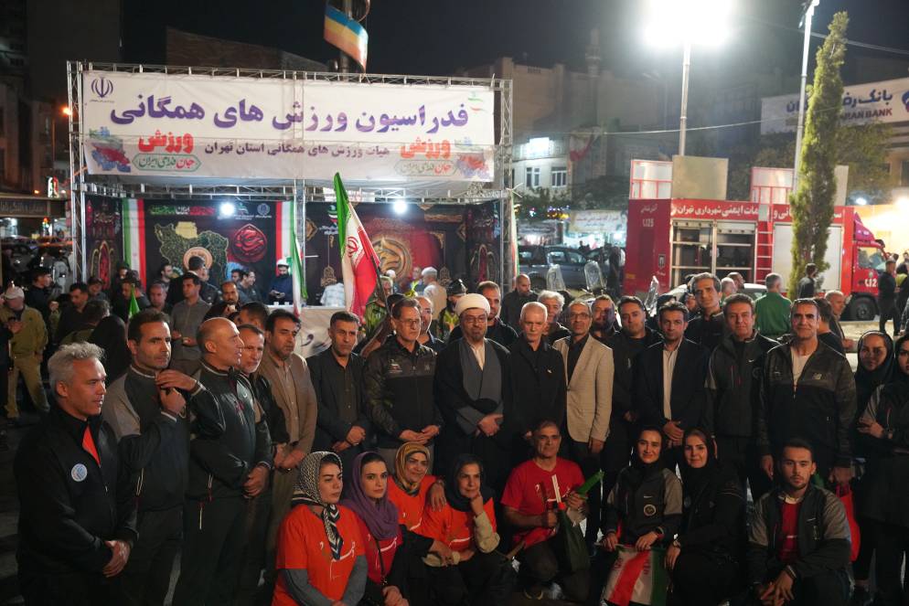 طنین شعار «ورزش، جان‌فدای ایران» در موکب فدراسیون ورزش‌های همگانی در میدان انقلاب تهران