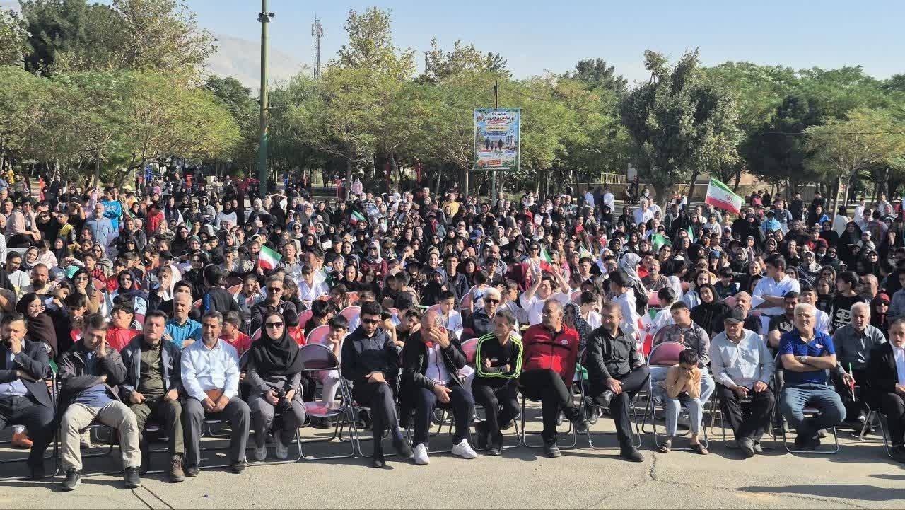 حضور ۵ هزار نفر در همایش بزرگ پیاده‌روی خانوادگی صبح و نشاط در شهر قدس - تهران