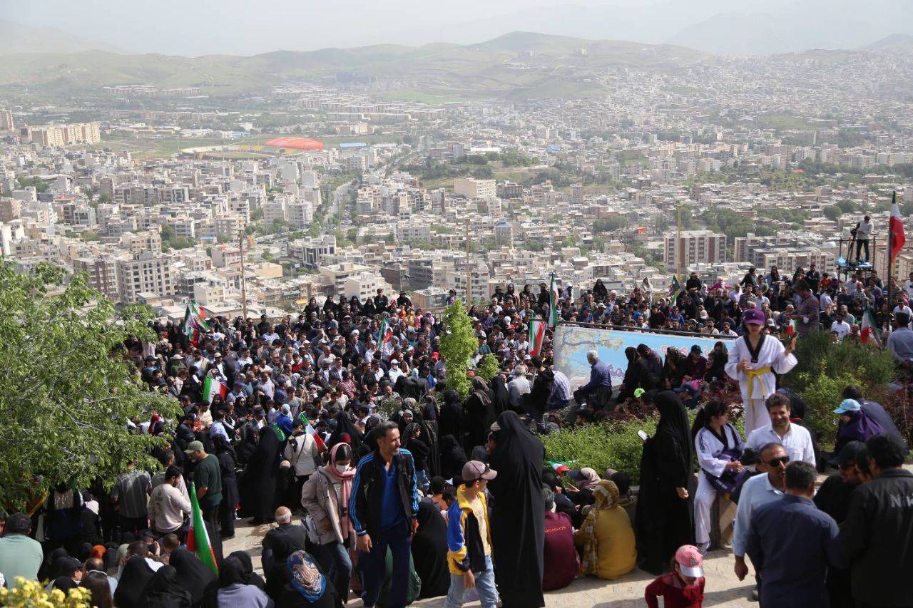 برگزاری همایش بزرگ پیاده‌روی خانوادگی گرامیداشت سفر رهبر شهید انقلاب به استان کردستان