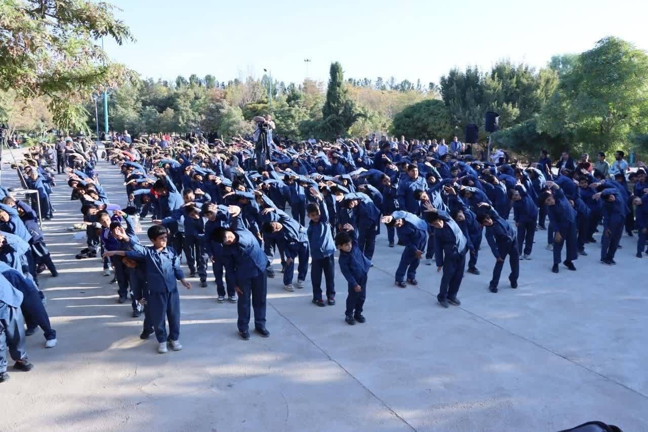برگزاری و پخش زنده همایش بزرگ ورزش همگانی با مشارکت پرشور اهالی مهردشت یزد