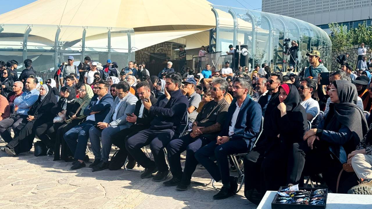 برگزاری و پخش زنده تلویزیونی همایش بزرگ پیادهروی خانوادگی در بام کرمان