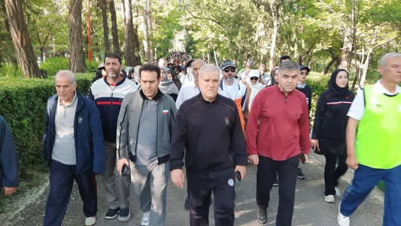 برگزاری همایش بزرگ پیاده‌روی خانوادگی در زنجان به مناسبت هفته ملی جمعیت