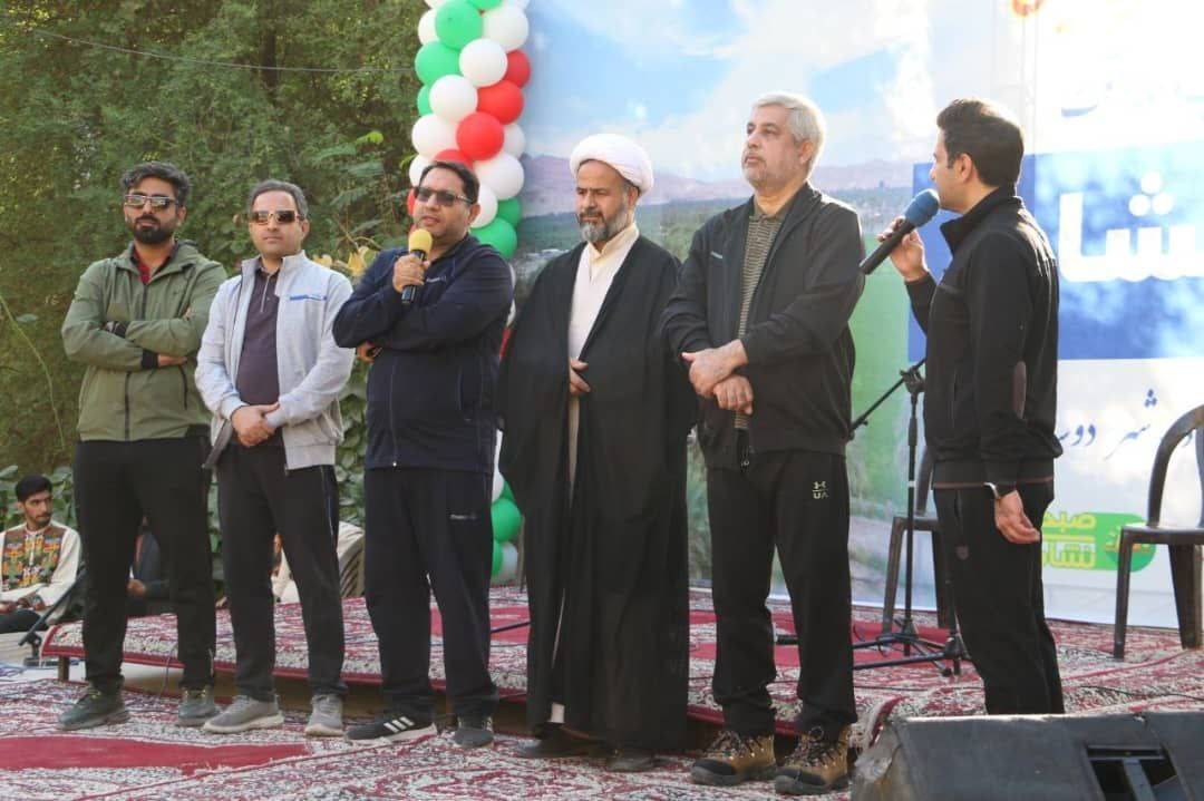 برگزاری همایش پیاده‌روی خانوادگی صبح و نشاط در شهرستان دوساری کرمان پخش زنده از شبکه ۳ سیما